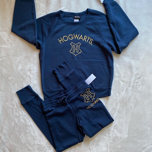 **SOLD OUT** Hogwarts sweatshirt & sweatpants (L) - Picture 3 of 7